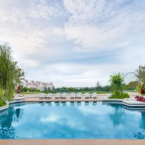 4* Отель Parkroyal On Road,